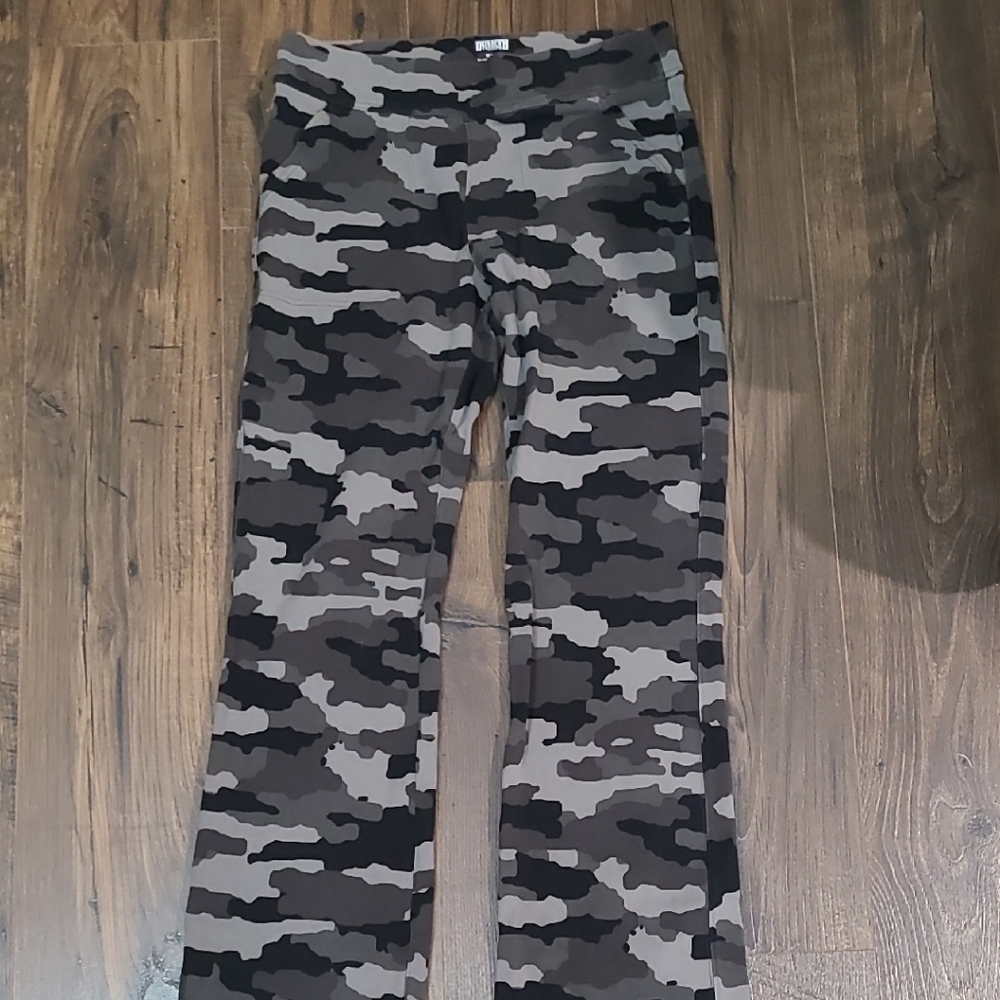 Duluth Trading Co - Camouflage Cargo Leggings